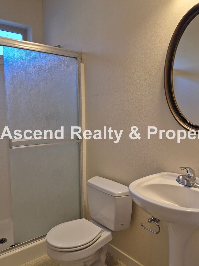 Foto del edificio - Lower Price! Available Immediately Minutes to Orenco 4 Bed & Office with Full Bath on Main 1 Smal...