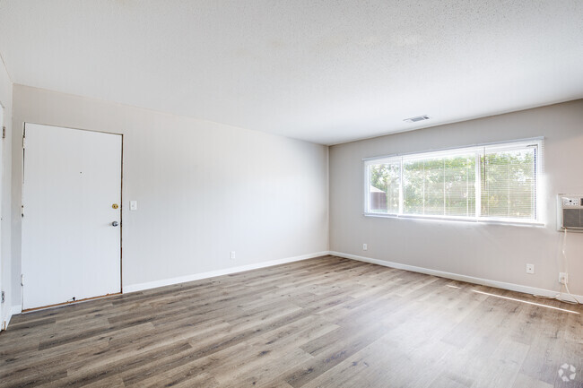 1BR, 1BA - Living Room - Riverwood Estates