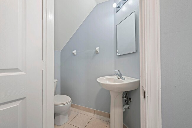 Foto del edificio - 3464 Commodore Ct