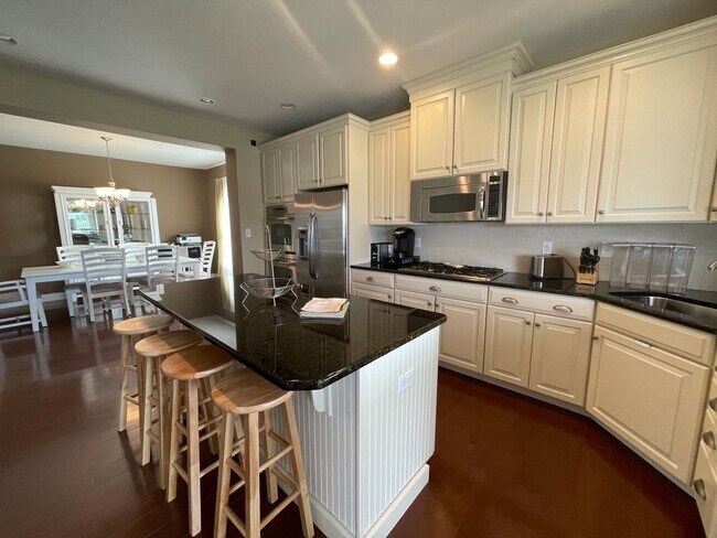 Foto del edificio - Everything You Need for Year Round Living ...