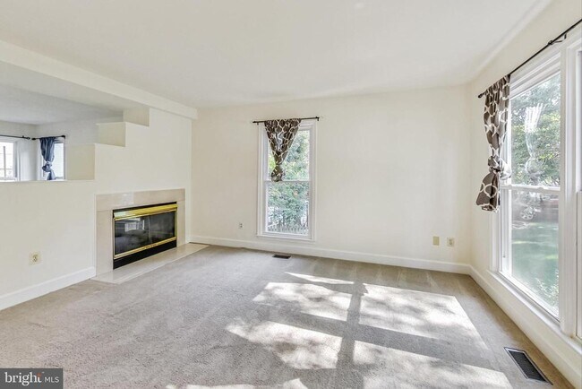 Foto del edificio - 6104 Cool Spring Terrace S