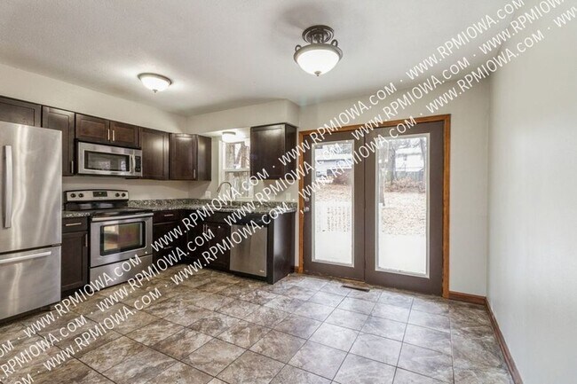 Foto del edificio - LARGE PRIVATE YARD!! 3 Bedroom, 1 Bath Hom...