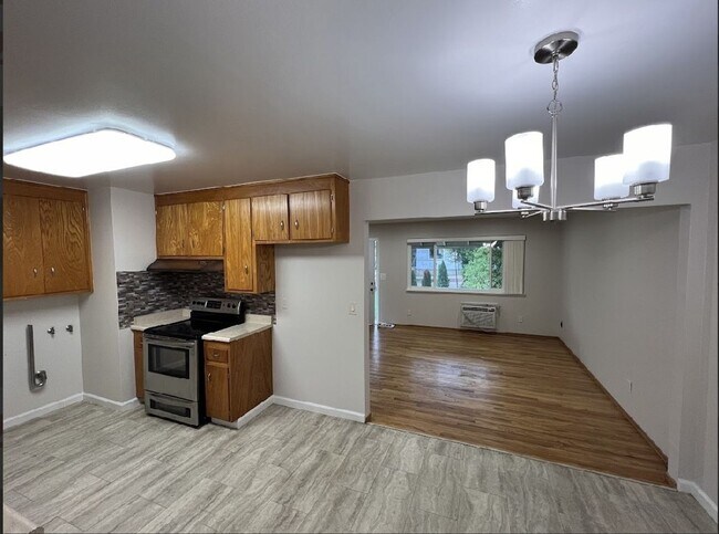 Foto del edificio - 6119-6121 Stanley Avenue