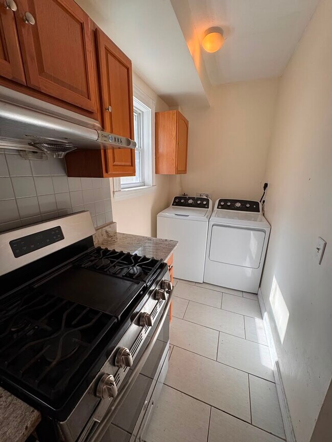 Building Photo - 59 Judson St