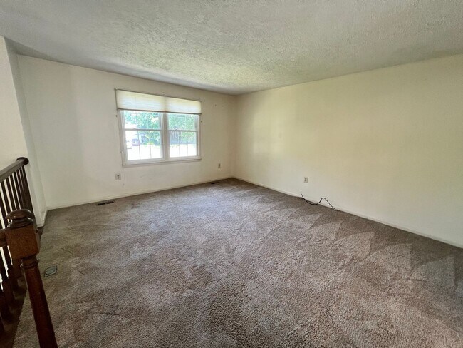 Building Photo - Beautiful 4 Bedroom Single Family Home in ...