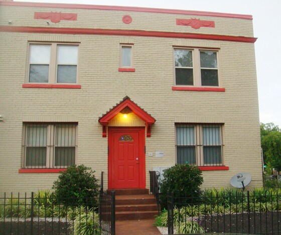 Front of Building - 1618 Isherwood St NE