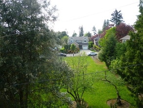 Building Photo - 511 100th Ave NE