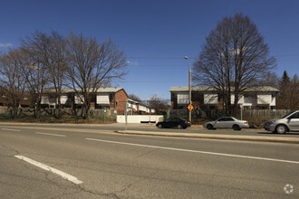 Building Photo - 85 Henderson Avenue Townhomes
