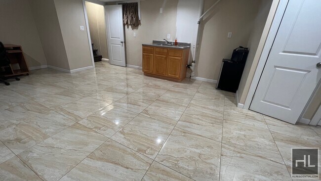 Building Photo - NEWLY RENOVATED  BEAUTIFUL STUDIO EAST 42 ...