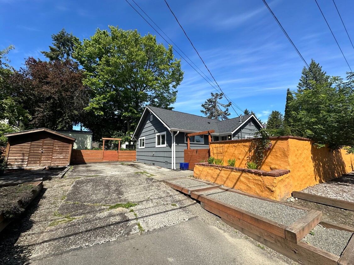 Primary Photo - West Seattle 3 bed 1 bath Home