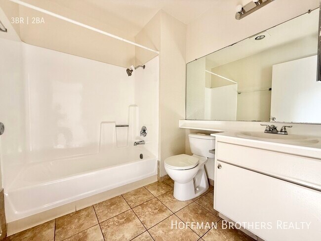 Foto del edificio - 8926 Burnet Ave