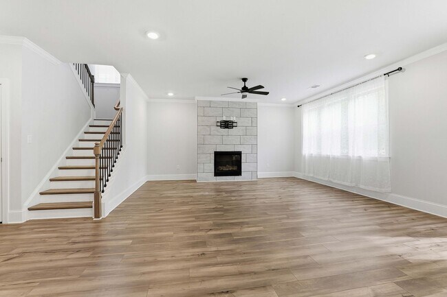 Foto del edificio - Newer 5BR Home in Peachtree City with Open Layout and Golf Cart Access