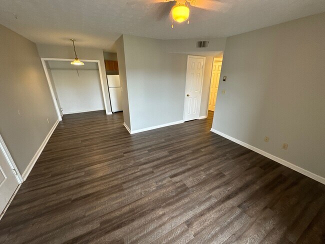 Foto del edificio - 4109 Blue Lick Ct