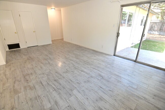 Foto del edificio - 1295 Flora Ave
