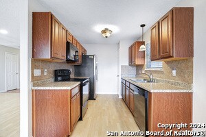 Building Photo - 9262 Ridge Br