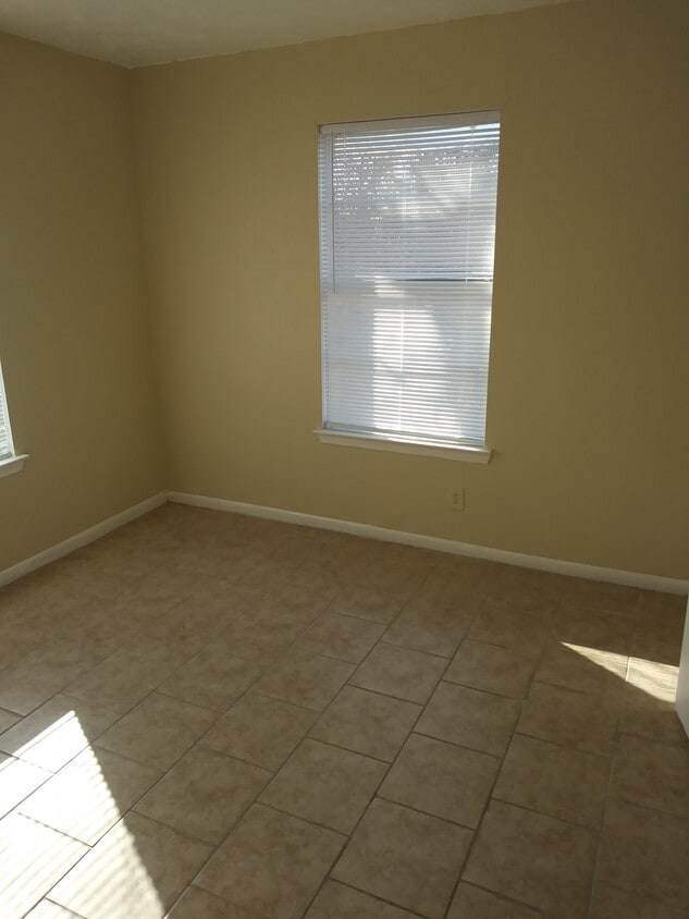 Building Photo - College Park Apartment