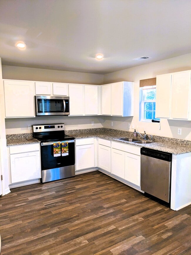 Building Photo - 768 Pantego Blvd SE