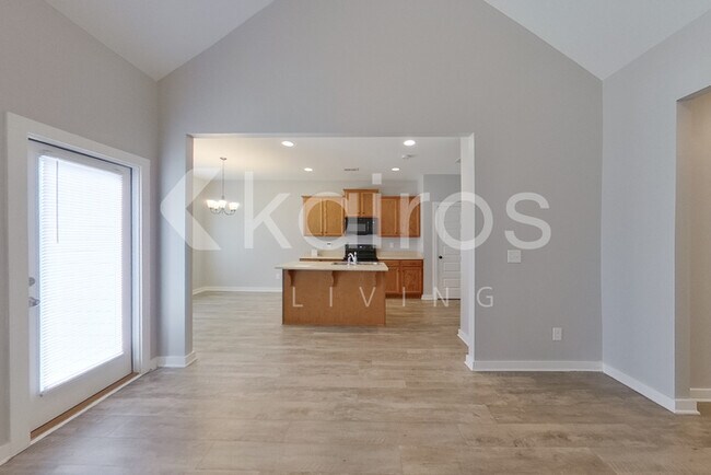Foto del edificio - 8005 Shadesbrook Dr