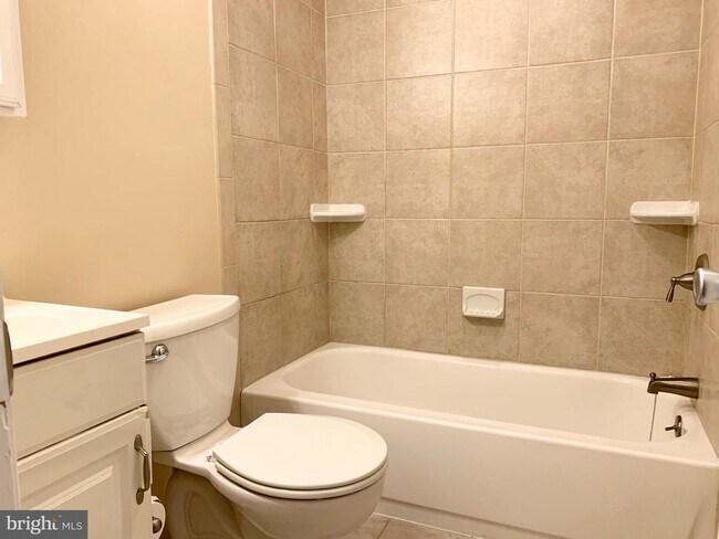 Building Photo - 15 Coatsbridge Ct