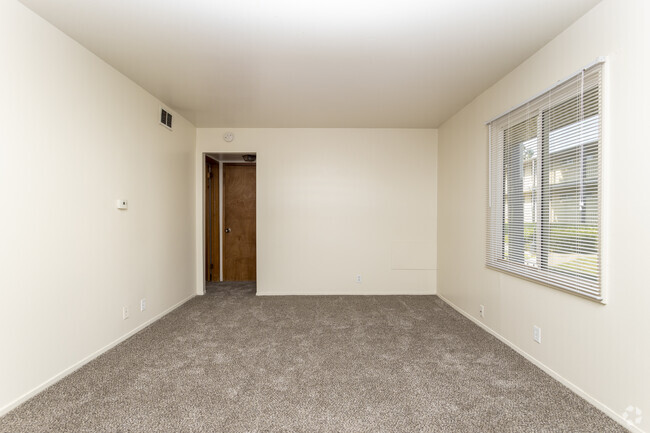 1BR, 1BA - 510SF - Courtyard 72