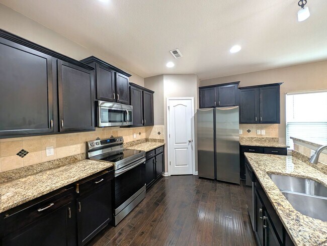 Foto del edificio - 9223 Avery Meadows Dr