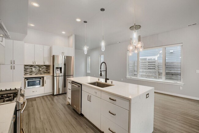 Foto del edificio - 4736 25th Ave SW
