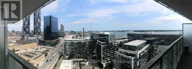 Photo du bâtiment - 15 Queens Quay E