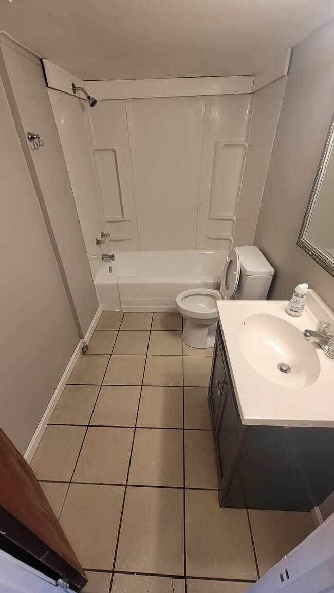 Building Photo - 1 Bed Apartment in Germantown!