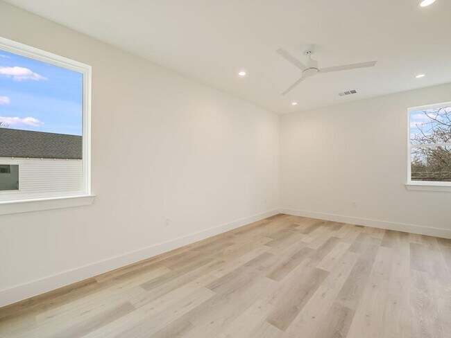 Foto del edificio - 7006 Bennett Ave