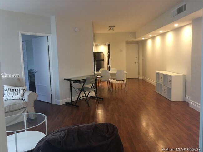Building Photo - 999  Brickell Bay Dr 801 Miami Fl 33131