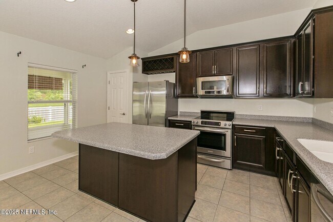 Foto del edificio - 251 Candlebark Dr