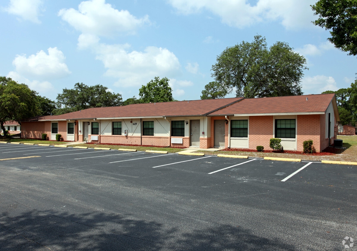 Woodcrest Townhouse Apartaments - Chanute Complex Student Residence