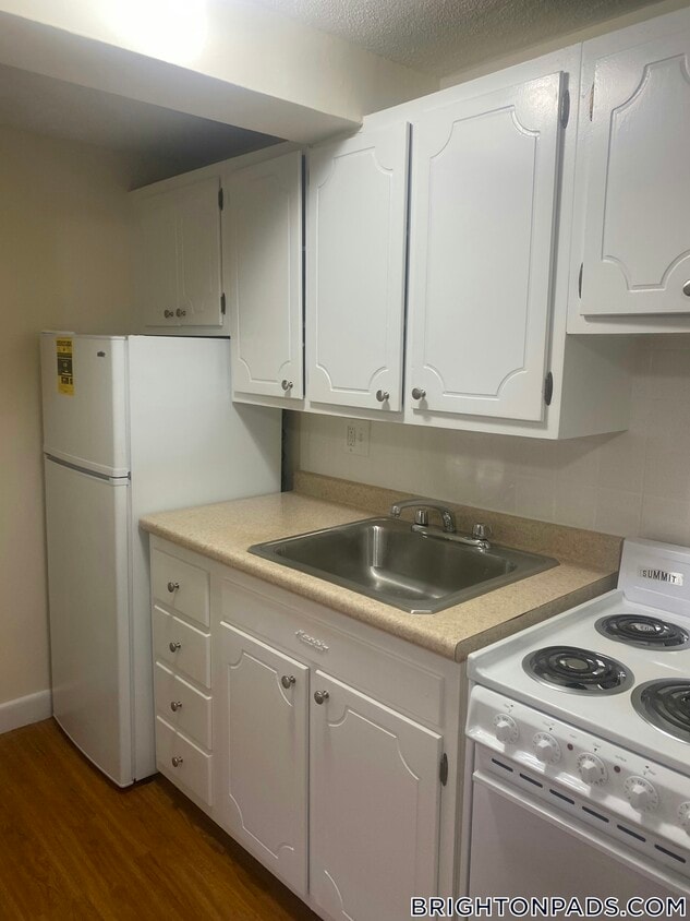Primary Photo - 176 N Beacon St