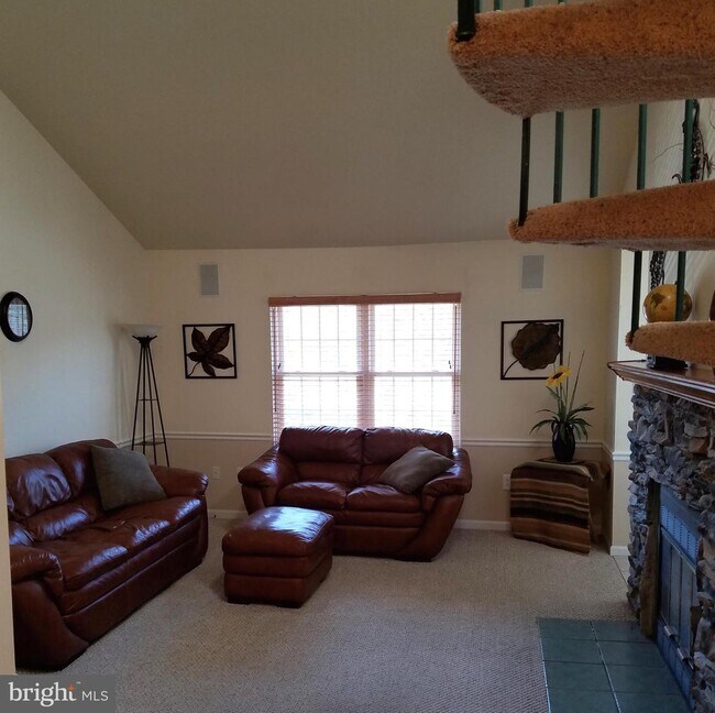 Foto del edificio - 12316 Wadsworth Way