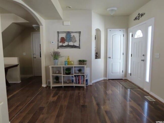 Foto del edificio - Cozy West Jordan Home with attached 2 car garage