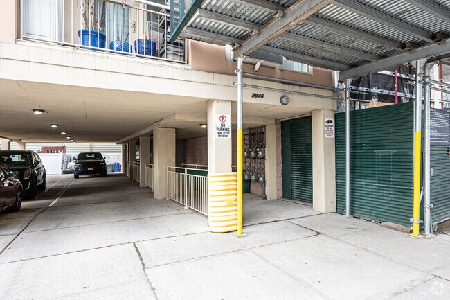 Entrada del edificio - 2946 Brighton 4th St