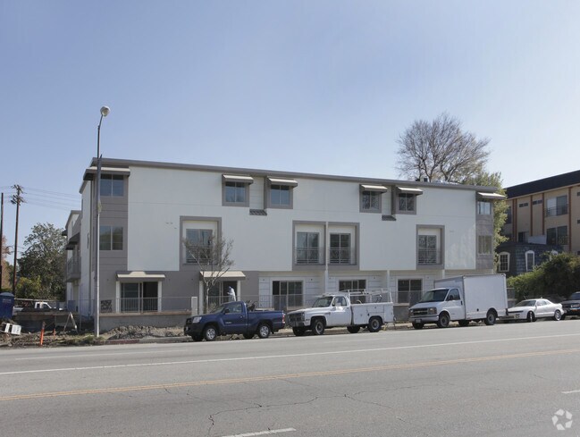 Building Photo - 5056 Laurel Canyon Blvd