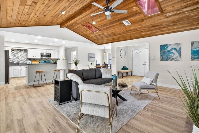 Foto del edificio - 14252 Trinity Rd