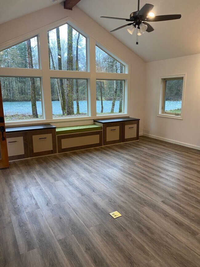 Building Photo - OQ-0000 |