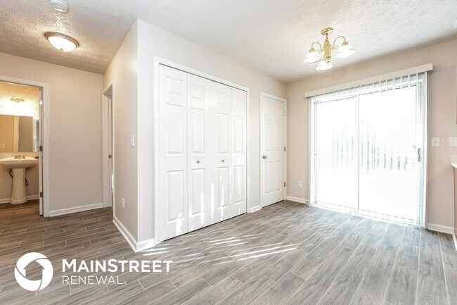 Foto del edificio - 4310 Chestnut Lake Ave