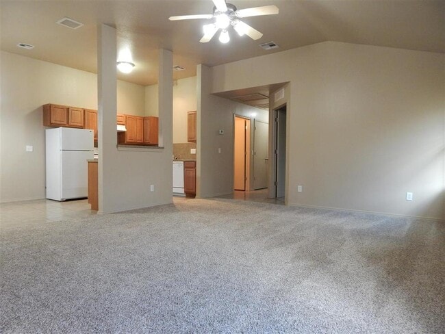 Building Photo - 3621 Vanguard Dr