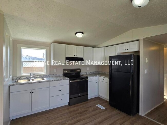 Building Photo - 176 F St