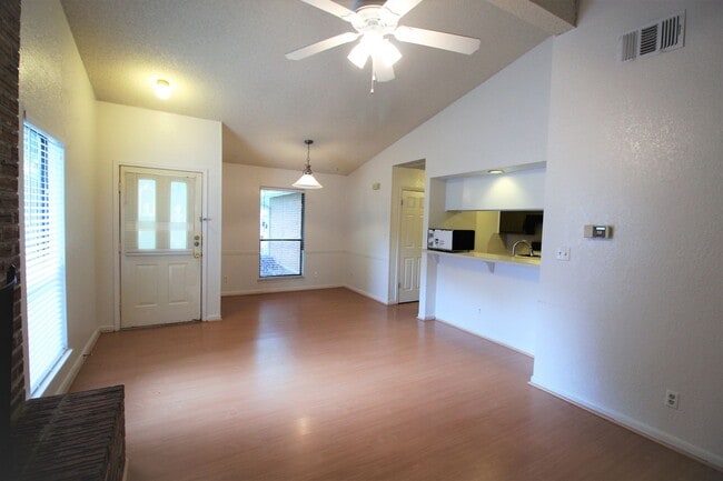 Building Photo - 2518 Howellwood Way