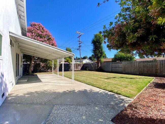 Foto del edificio - Gorgeous 5-bedroom home located in Fremont! – Huge Backyard!