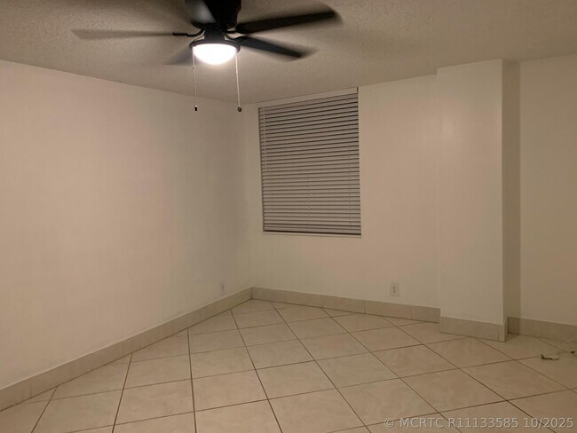 Foto del edificio - 2935 NE 163rd St