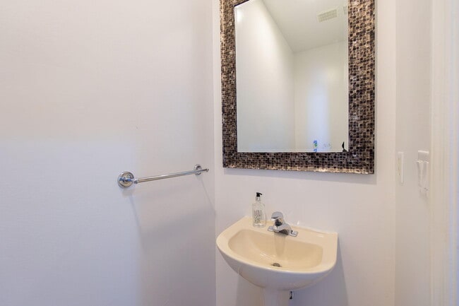 Foto del edificio - 213 River Bluff Ln