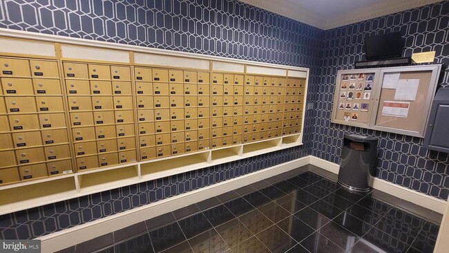 Building Photo - 10 E Lee St