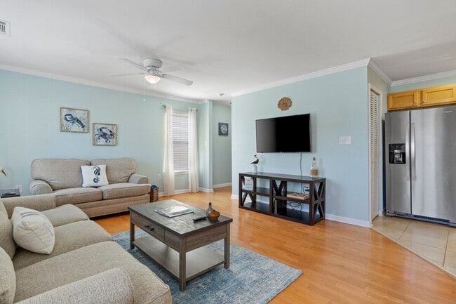 Building Photo - 2421 Beachview Dr