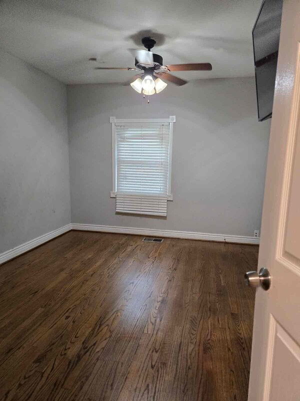 Primary Photo - 5220 57th Ave