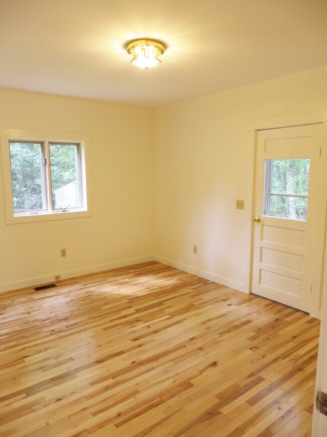 Extra room off living room - 82 Dill Rd